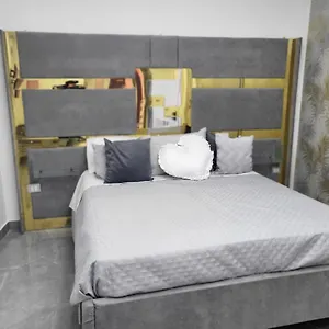 https://la-petite-naples.hotels-amalfi.com